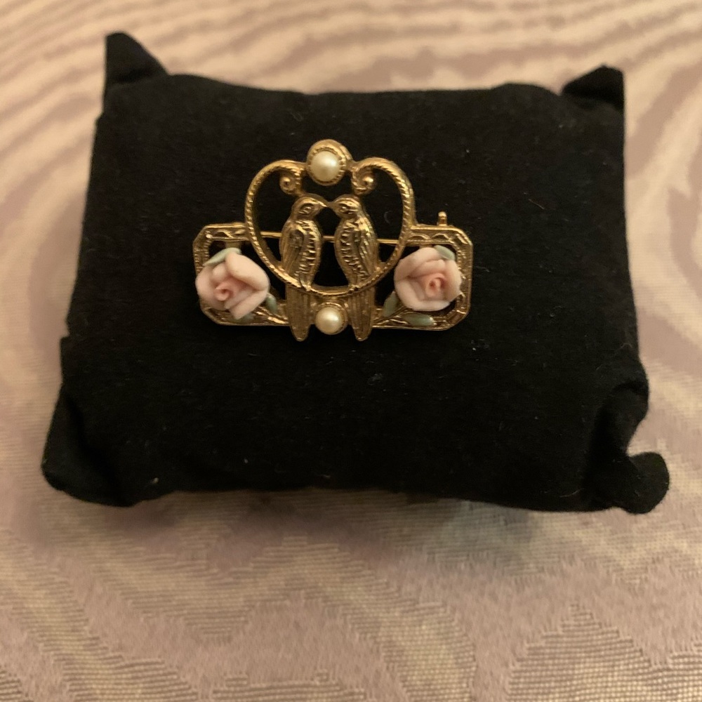 Vintage 80s Love Birds and Roses Pin